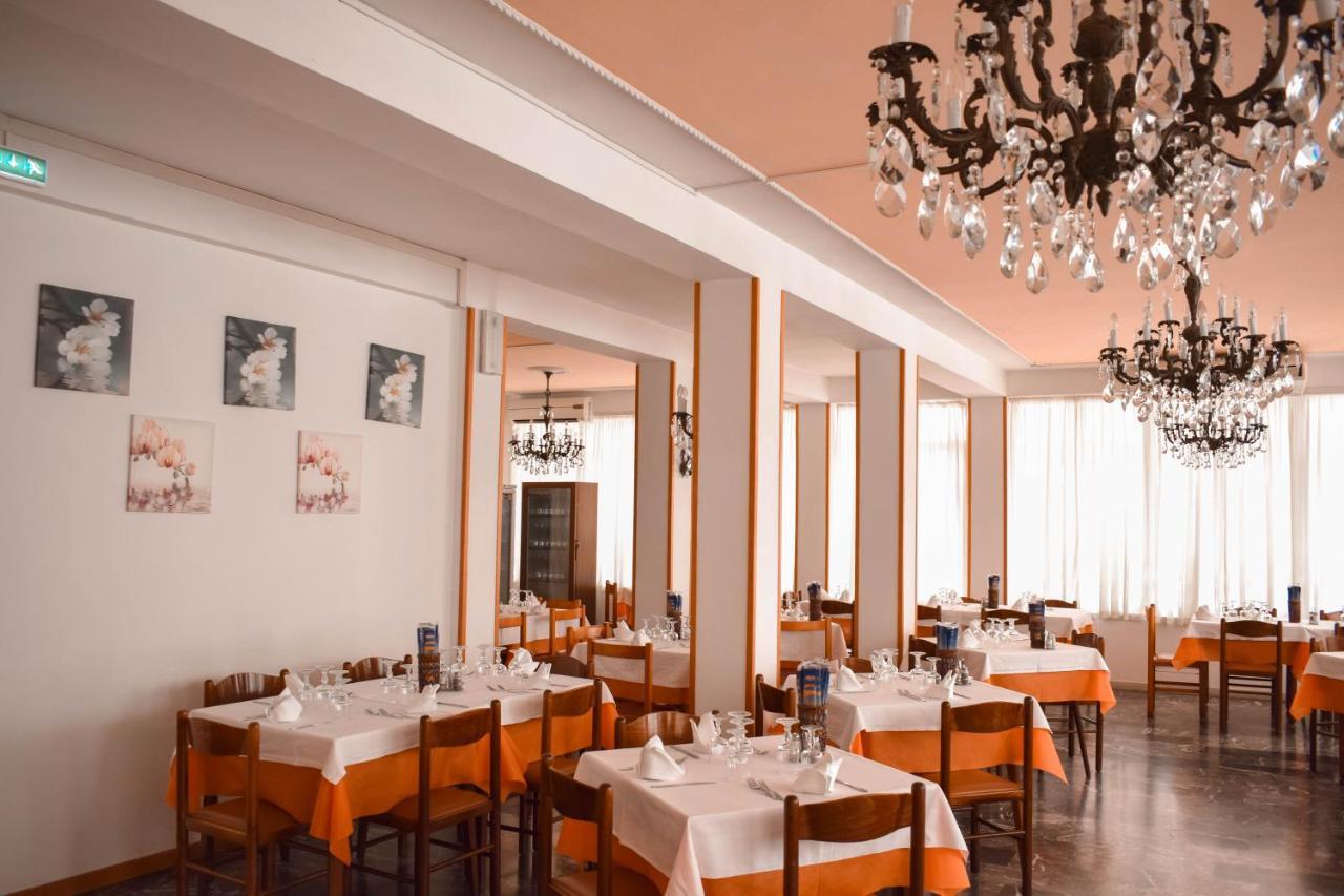 Hotel Zeus Червия Экстерьер фото